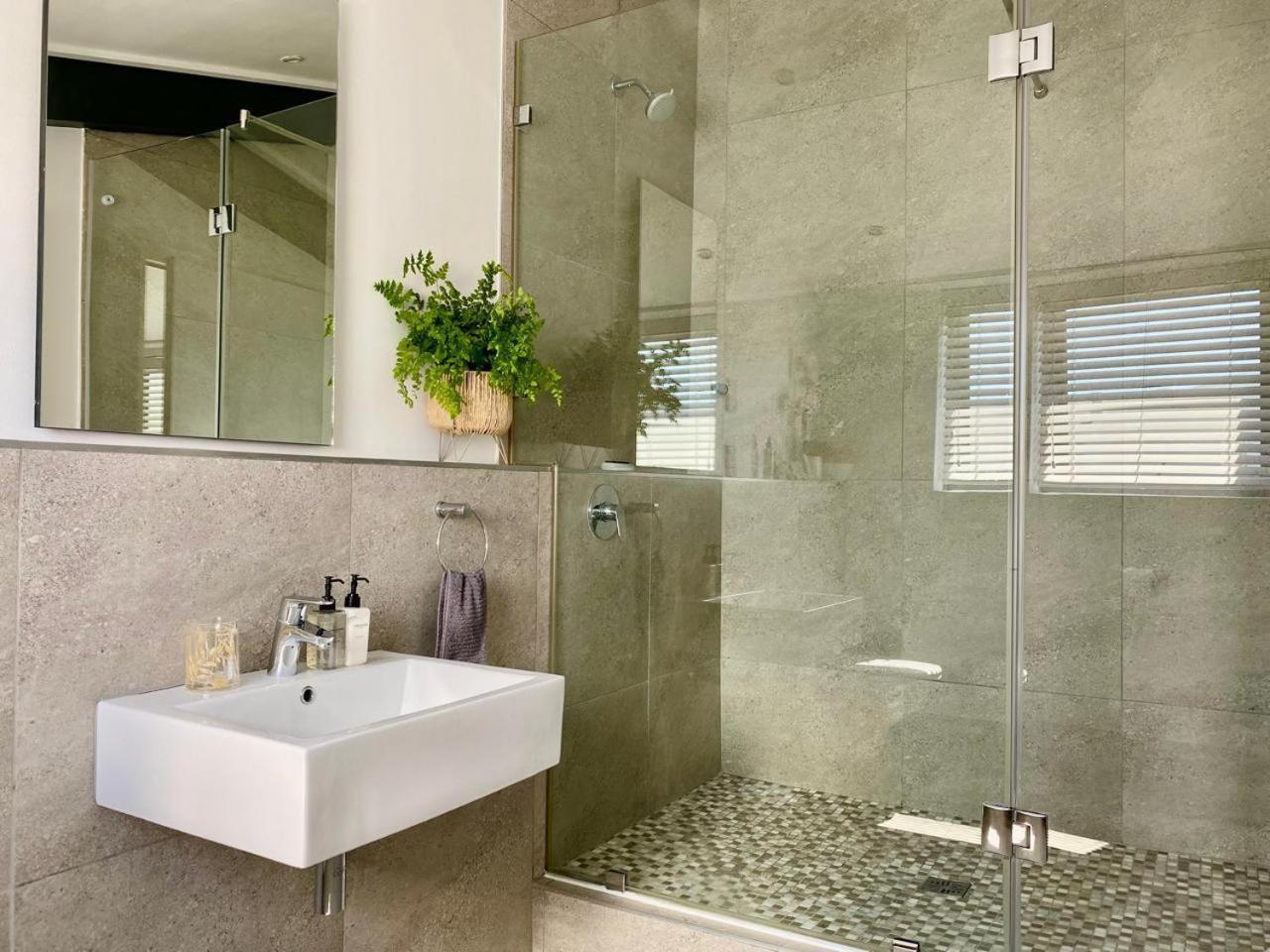 Hermanus Waterfront Apartment Pokoj fotografie